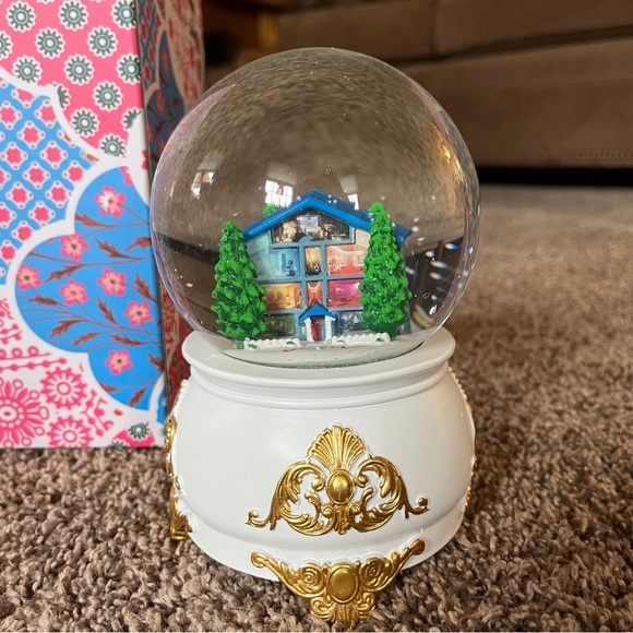 NEW Taylor Swift Lover Snow Globe - Picture 2 of 9